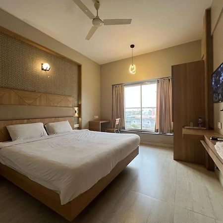 Hotel Shahi Executive Malkapur  エクステリア 写真