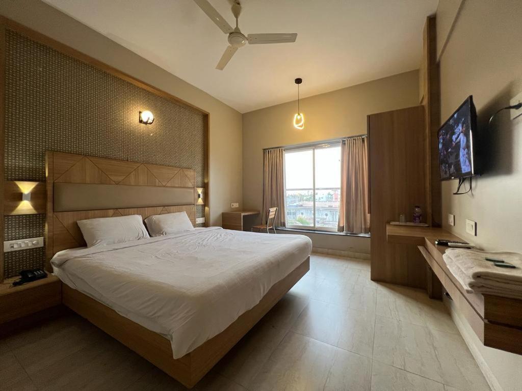Hotel Shahi Executive Malkapur  エクステリア 写真